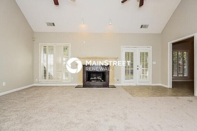 Foto del edificio - 5 Bedroom Pet-Friendly Home in Fayetteville, GA with Main Street Renewal