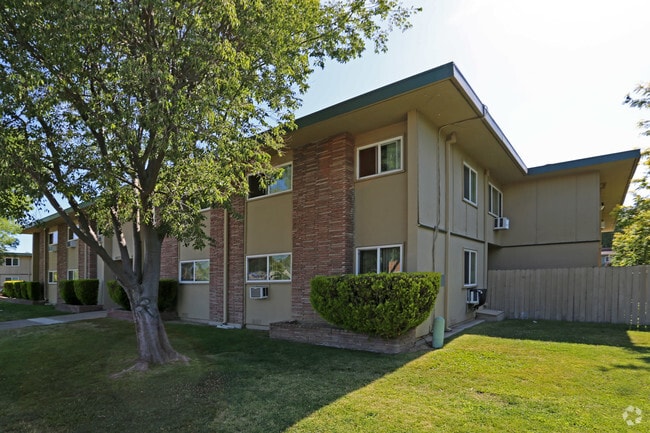 Florin Gardens Apartments Cooperative Apartments Sacramento Ca Apartments Com