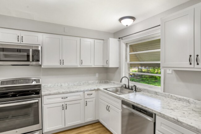 Building Photo - 331 Gage Dr