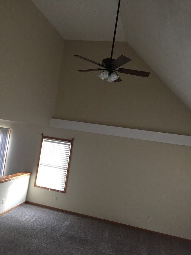 Building Photo - 579 Foxcross Dr