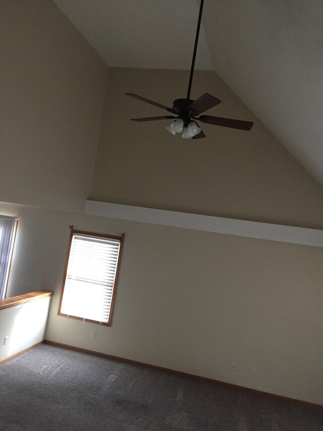 Foto del edificio - 579 Foxcross Dr