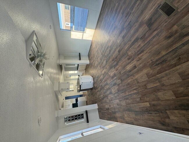 Foto del edificio - 14574 W 3rd St