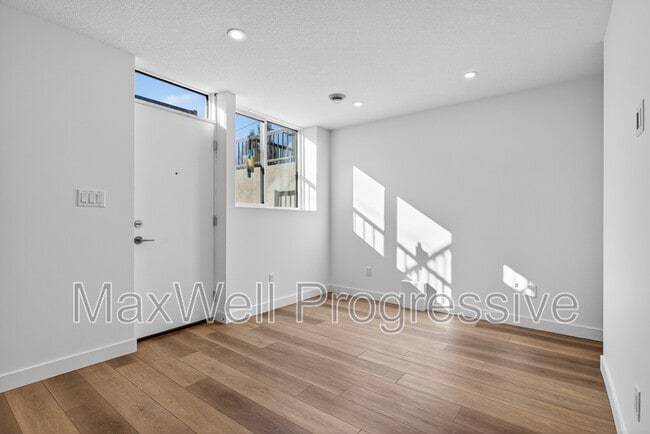 Building Photo - 11111-11151 51 St NW