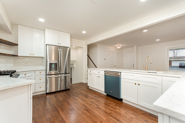 Building Photo - 116 Waxwing Ave