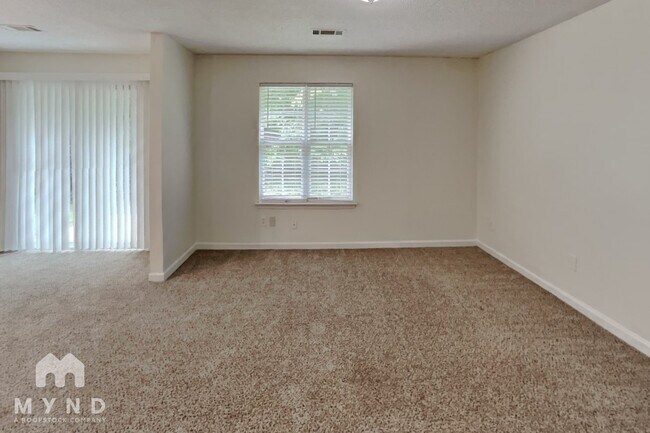 Foto del edificio - 6332 Hickory Ln Cir