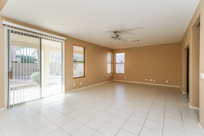 Foto del edificio - 9435 E Lompoc Ave