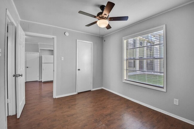 Building Photo - 1510 Broadmoor Dr