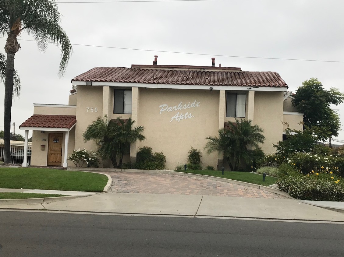 Primary Photo - Parkside Apartments