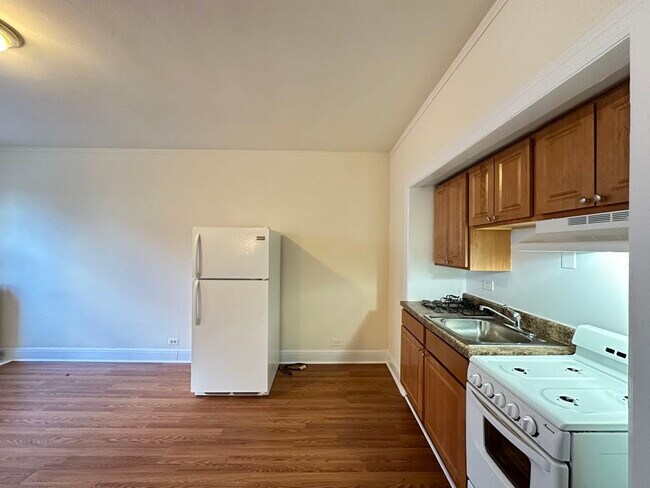 Foto del edificio - 3335 W Diversey Ave