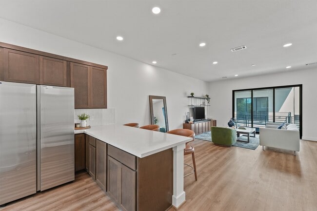 Building Photo - 1517 D Vermont St