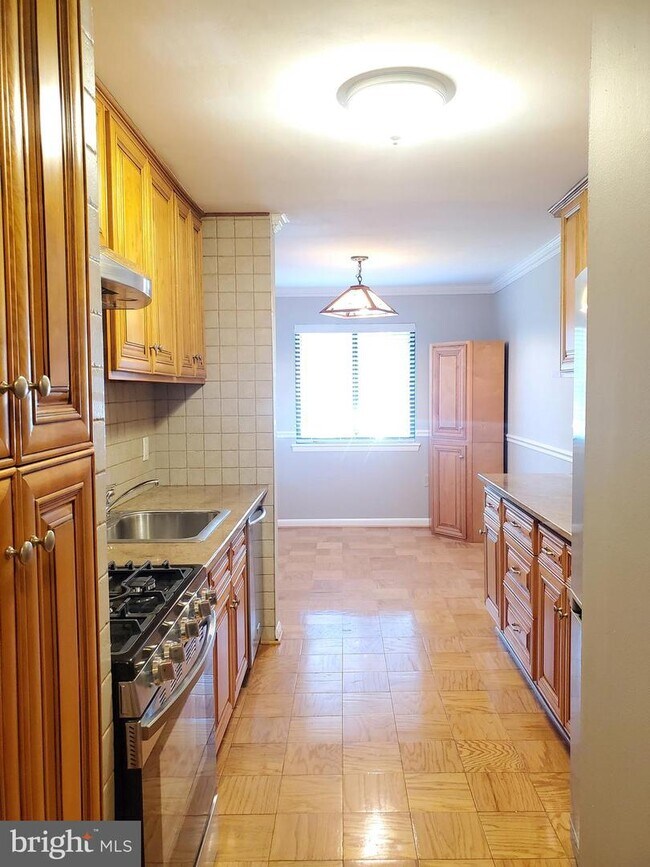 Foto del edificio - 2844 Dover Ln