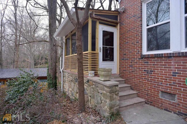 Building Photo - 509 Claire Dr NE