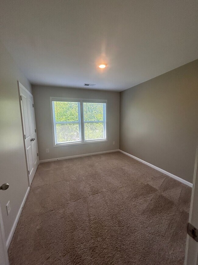 Building Photo - Modern Fountain Park Townhome with Open Floor Plan & 9’ Ceilings