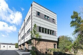 Building Photo - 611 King Arnold St
