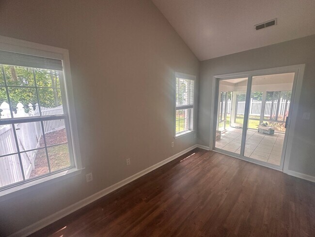 Foto del edificio - 3 Bed 2 Bath Brick Home in Northchase