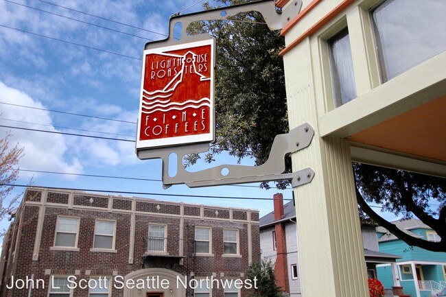 Building Photo - 4303 Phinney Ave N