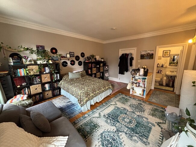 Building Photo - 85 Charles St