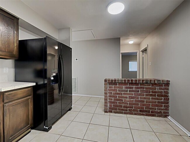 Building Photo - 16735 Frigate Dr