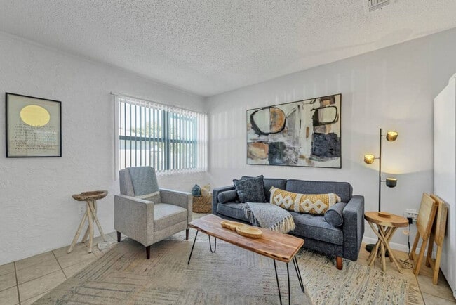 Building Photo - 302 Santa Rosa Blvd