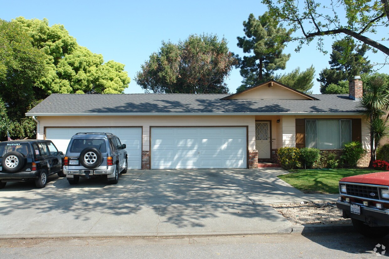 Building Photo - 3047 Van Sansul Ave