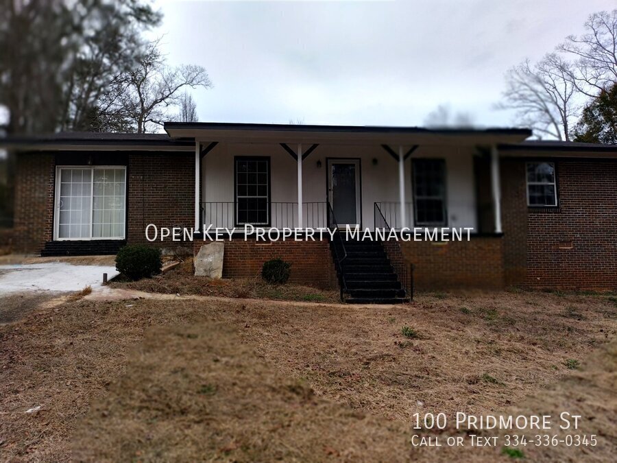 Foto principal - Charming 3-bedroom, 2-bath brick home offe...