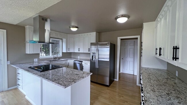 Building Photo - Kennydale daylight Basement home $3845.00 ...