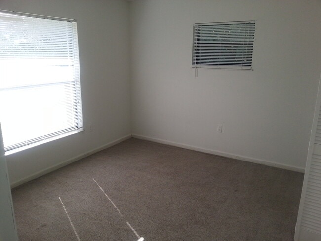 Building Photo - 4/3 Single Home at Poinciana AVAILABLE NOW