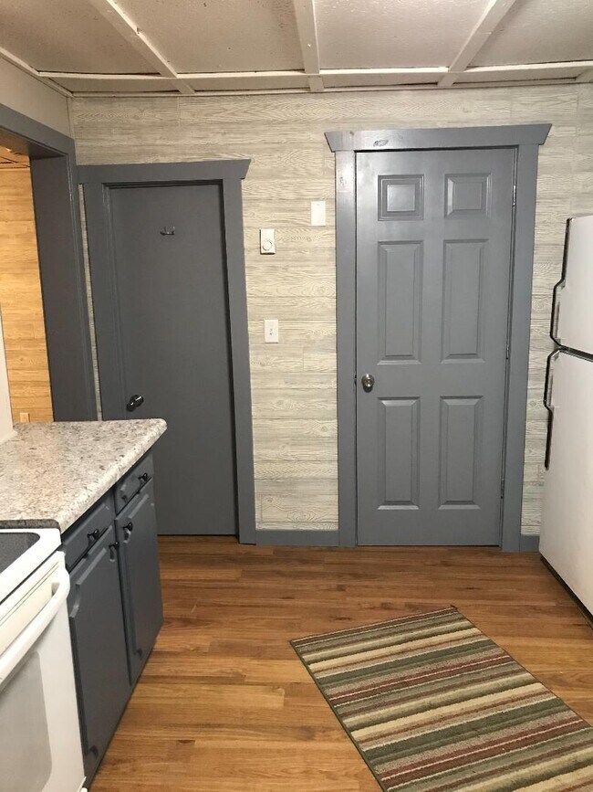 Kitchen - 603 12 St NW