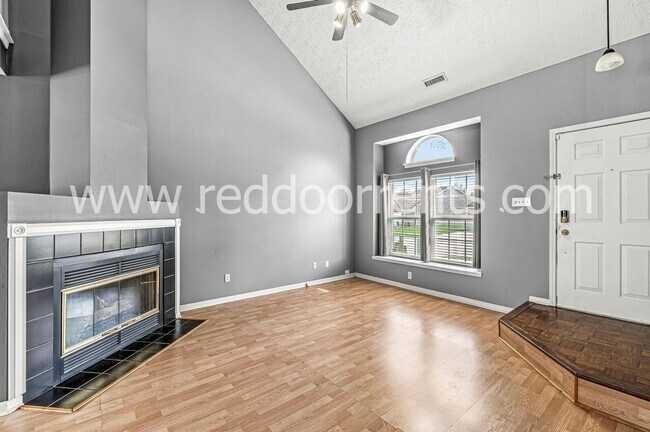 Foto del edificio - Charming 3-Bedroom Ranch with Scenic Backy...