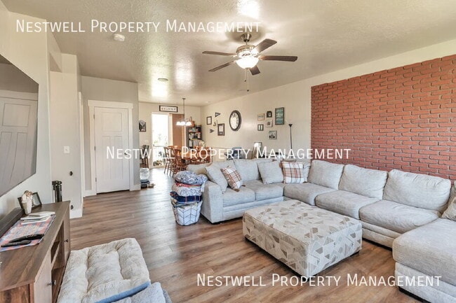 Building Photo - 2558 E High Ridge Dr