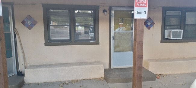 Building Photo - 835 Bridge St