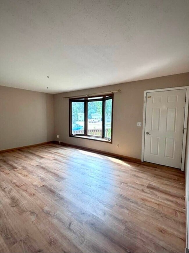 Foto del edificio - 310 3rd St NE