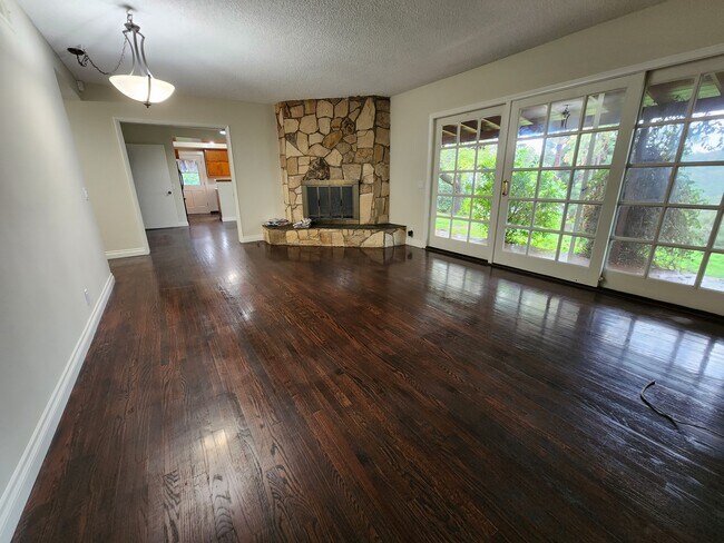 Building Photo - 4131 Aralia Rd