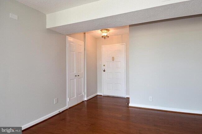Building Photo - 6800 Fleetwood Rd