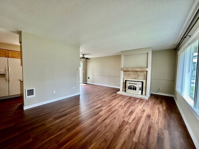 Building Photo - LF1460-B