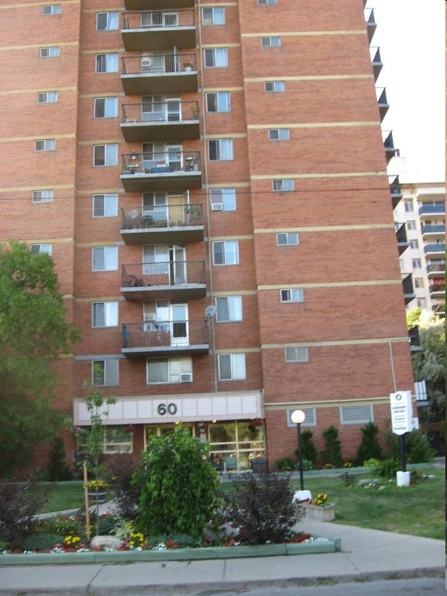 Photo du bâtiment - 60 Gowan Ave