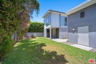 Building Photo - 547 Huntley Dr