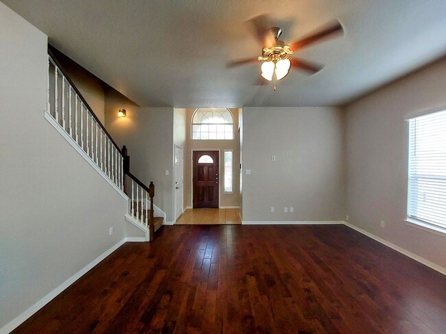 Photo - Lovely 4 Bedroom Home with Master Downstai...