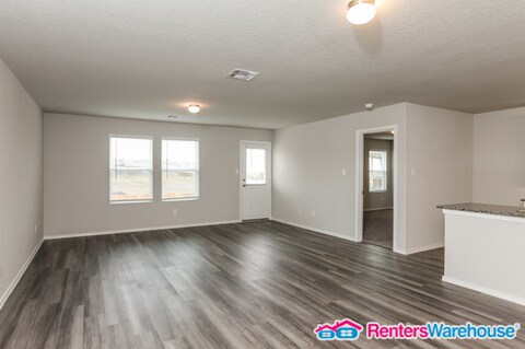Foto del edificio - 4 bedroom / 2 bath in Highland Grove