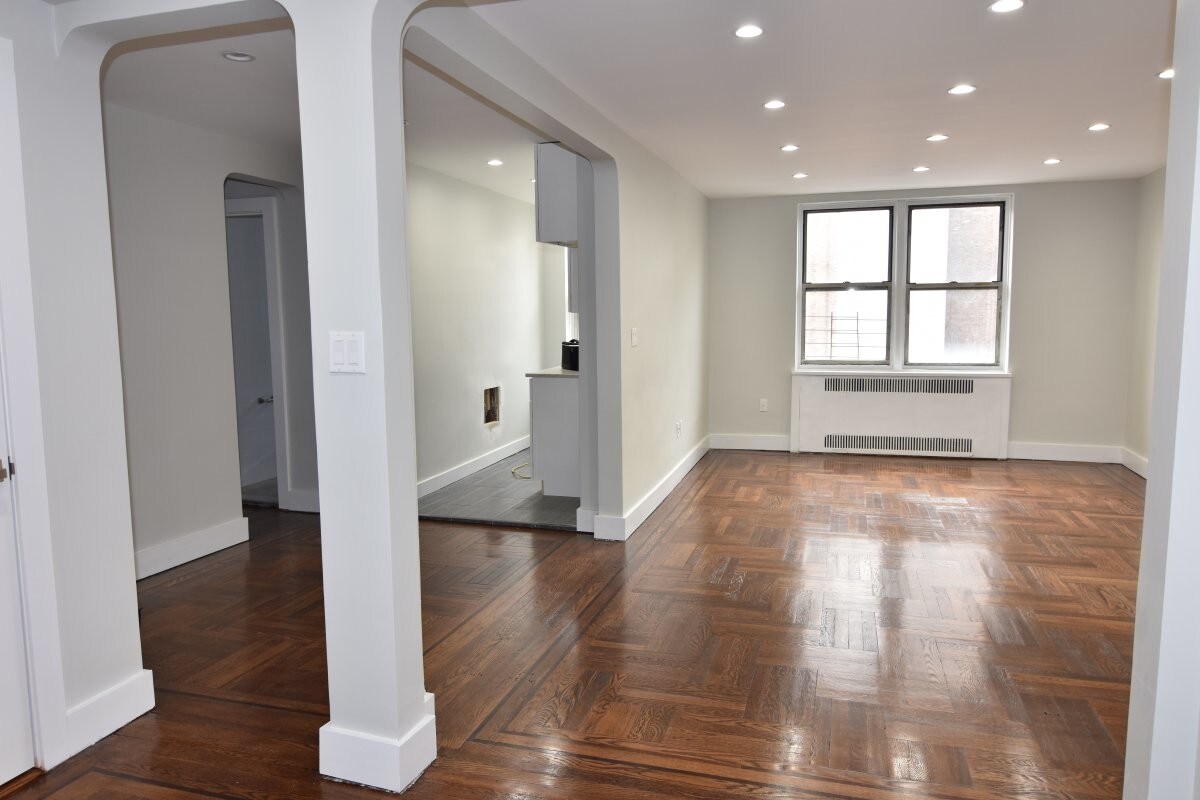 Foto principal - 4395 Broadway