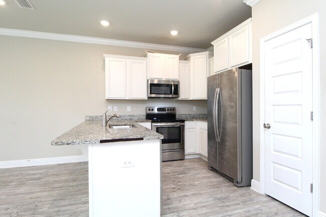 Building Photo - Spacious 3-Bed, 2.5-Bath Townhome Steps from Blue Wahoos Stadium & Palafox Street with Upgraded K...