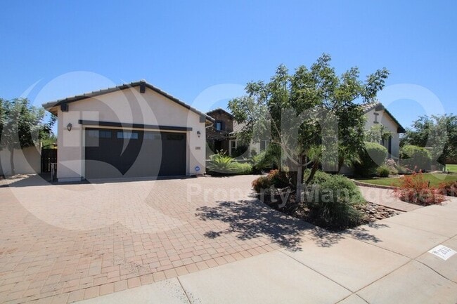 Building Photo - 2831 E Oriole Dr