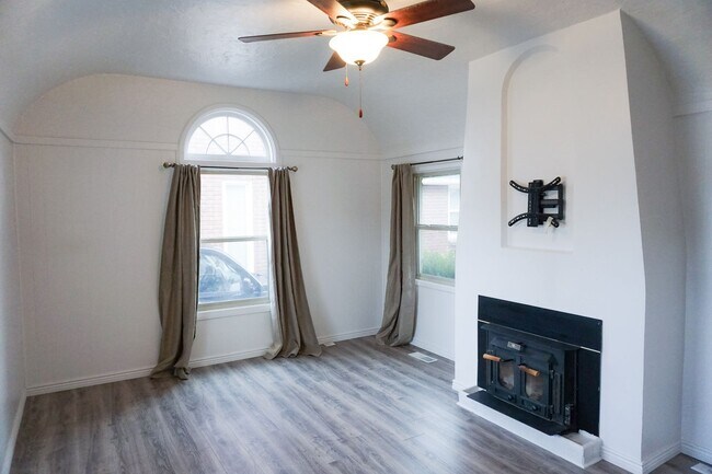 Building Photo - 194 E 4800 S