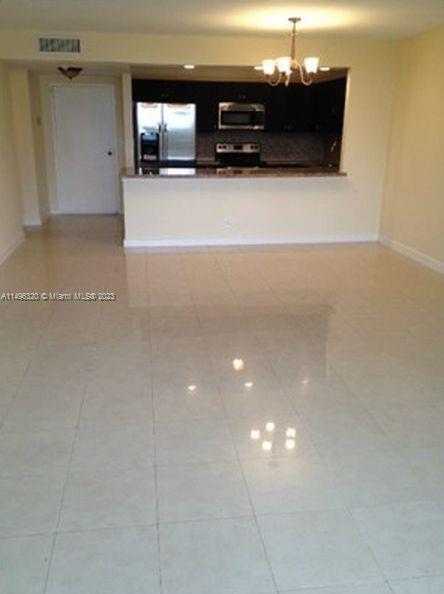 Building Photo - 2500 Parkview Dr