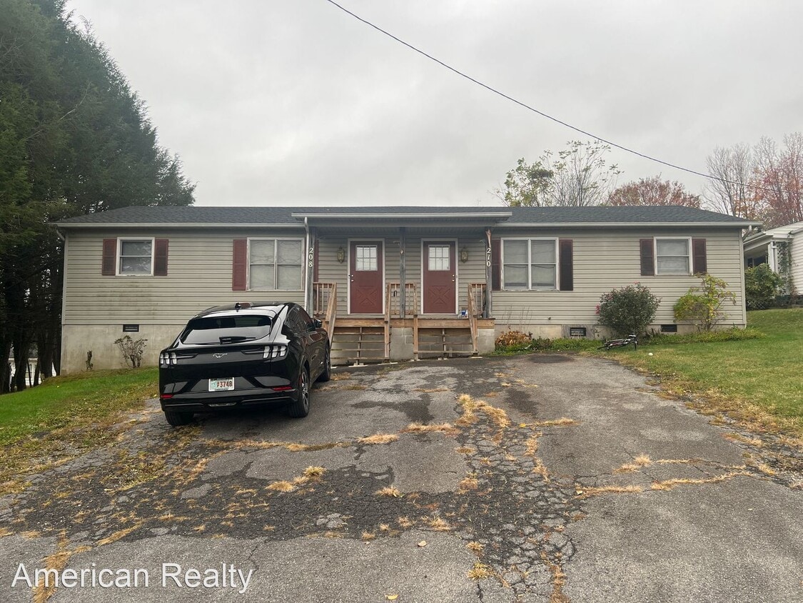 Primary Photo - 2 br, 1 bath House - 208 hill drive