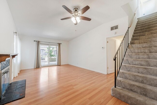 Foto del edificio - 2577 Gonzaga St