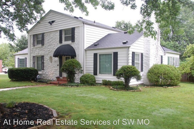 Building Photo - 3 br, 3 bath House - 1055 E University