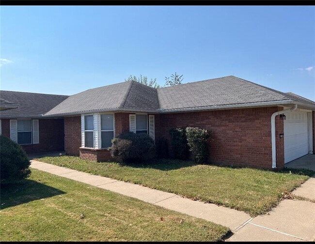 Building Photo - 3103 Adrian Ave