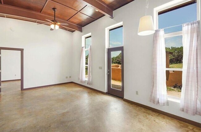 Foto del edificio - 658 Maple Ln