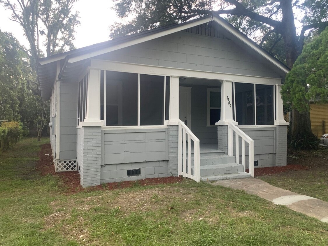 Primary Photo - Remodeled Bungalow Ready to Rent $1425